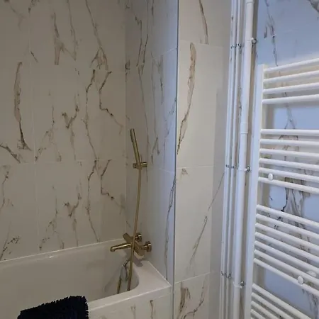 Cosy Queen -3ch- Centre & Parking Privee - Wifi Debit Apartment *